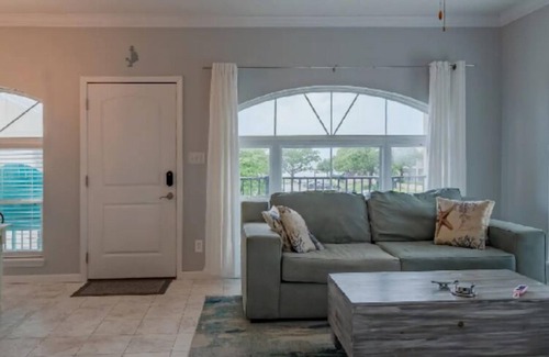 Long Beach Condo | Lovely 2 Bedroom Condo with a Pool and Beach View