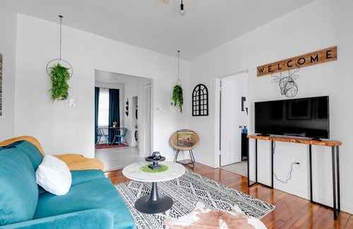 Fan District Apartment | Lovely 2 Bedroom in the Heart of The Fan