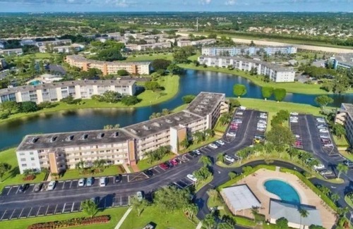 Hamptons at Boca Raton Condo | Lovely 2 BR 2 Bath Condo Internet, AC, Clubhouse. Long-term Start 08.20,2025