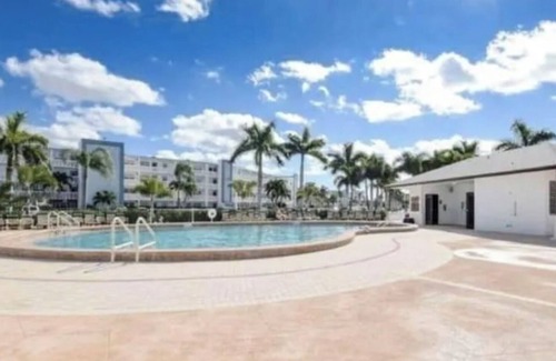 Hamptons at Boca Raton Condo | Lovely 2 BR 2 Bath Condo Internet, AC, Clubhouse. Long-term Start 08.20,2025