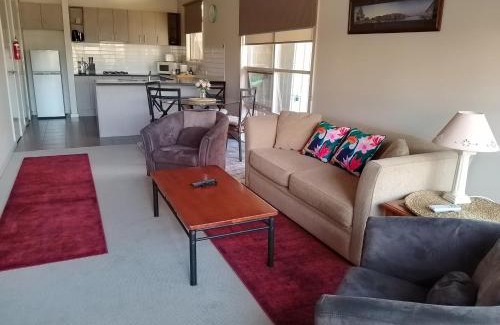 Shepparton South Apartment | Lovely 2 BR Spa apartment, Opposite Shepp Lake