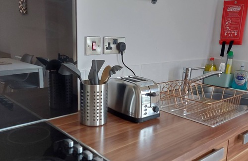 Sheffield Apartment | Lovely 2 bedroom serviced apartment in Sheffield -panoramic view, FREE WiFi
