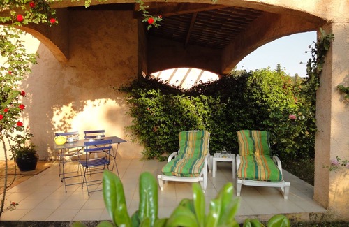 Saint-Paul-de-Vence Apartment | Lovely 2 person studio with terrace and garden in a villa in St Paul de Vence