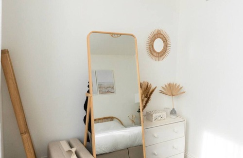Palmers Green Apartment | Lovely 2BD Flat with Private Garden - Bounds Green