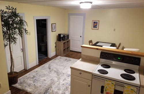 Johnson Apartment | Lovely 2bdrm Apt Close to Stowe, Smugglers Notch & Jay Peak!