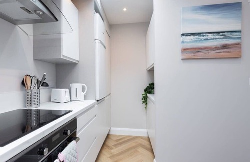Portobello House | Lovely 2bed HOUSE with patio & fast reliable WIFI