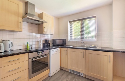 Redditch Apartment | Lovely 2BR Apt in the Heart of Redditch
