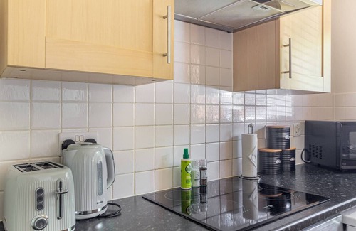 Redditch Apartment | Lovely 2BR Apt in the Heart of Redditch