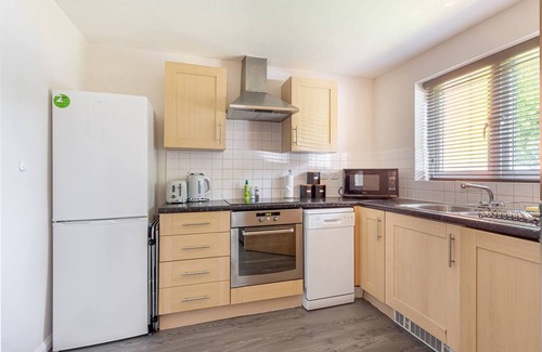 Redditch Apartment | Lovely 2BR Apt in the Heart of Redditch