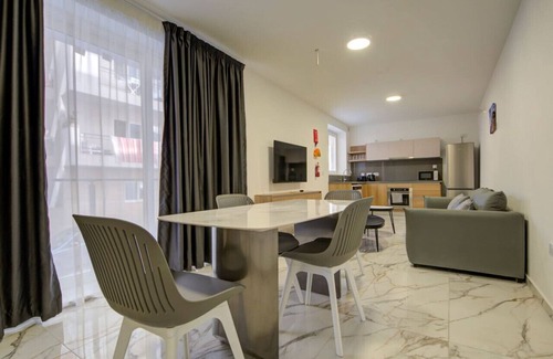 Bugibba Apartment | Lovely 2BR home with WIFI & AC in St Pauls Bay