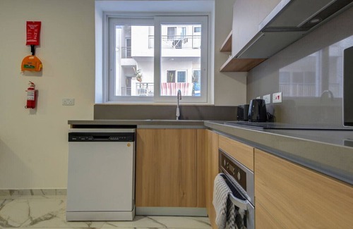 Bugibba Apartment | Lovely 2BR home with WIFI & AC in St Pauls Bay