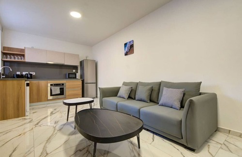 Bugibba Apartment | Lovely 2BR home with WIFI & AC in St Pauls Bay