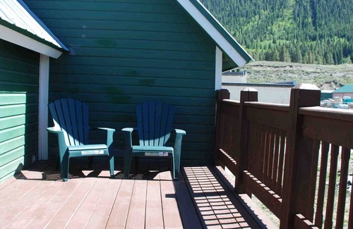 Crested Butte House | Lovely 2BR in Town. Two blocks from Elk. Steps from Free Ski Shuttle.