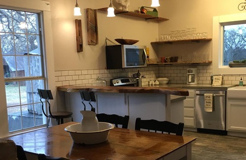 Golinda House | Lovely 3/2 farmhouse 15 minutes from Baylor