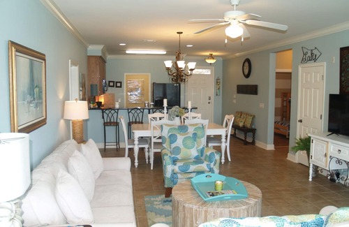 Dadeville Condo | Lovely 3 Bedroom Condo on Lake Martin 2 Pools & Boat Dock