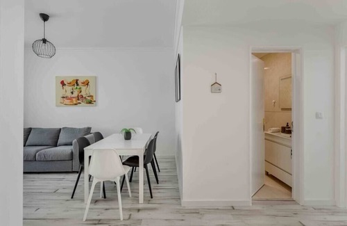 Queluz Condo | Lovely 3-bedroom condo w/free parking on premises