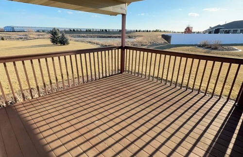 De Pere Condo | Lovely 3-bedroom condo with AC in De Pere, WI. 10 min drive from Lambeau field