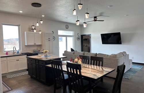 Hot Springs House | Lovely 3-bedroom house by Angustora with many activities for your entire group