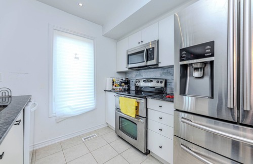 Innisfil House | Lovely 3-bedroom house in Barrie with WiFi and AC
