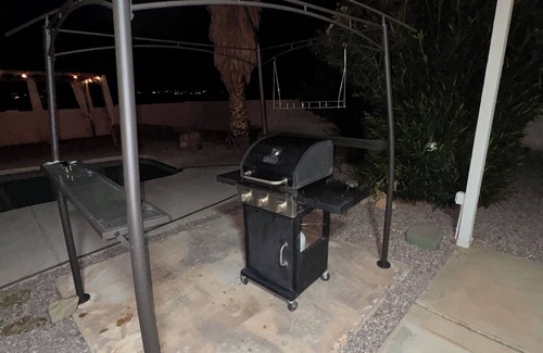 Metropolitan House | Lovely 3-bedroom house with pool, 3 car garage, spacious, work station.