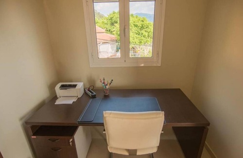 Katsaraiika Apartment | Lovely 3-bedroom rental unit with alluring views