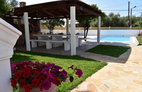 Chalikounas Villa | Lovely 3 bedroom villa with private pool, BBQ few minutes away from the beach.