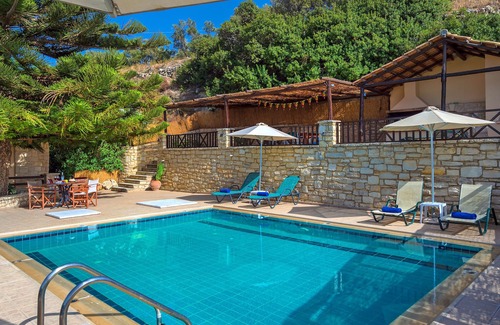 Stavromenos Villa | Lovely 4-bedroom villa with a private pool