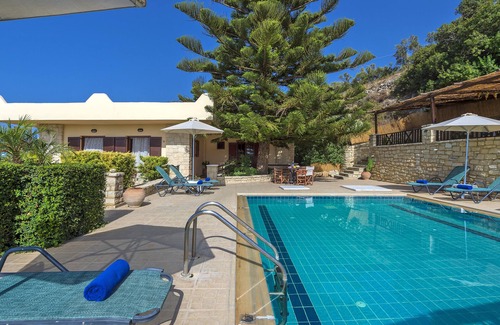 Stavromenos Villa | Lovely 4-bedroom villa with a private pool