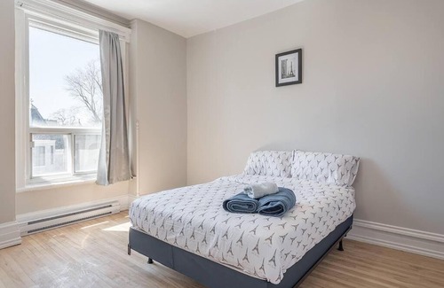 Mile End Apartment | Lovely 4BedR in the heart of Mile-End ~ FREE Parking