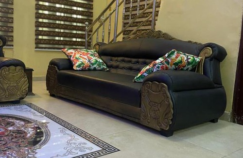 Ibadan Apartment | Lovely 5 bedroom serviced apartment with an SUV