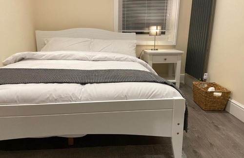 Tottenham House | Lovely 6 bedroom House 2 Minutes From Bruce Grove Within 10 Mins Walk To Tottenham Stadium