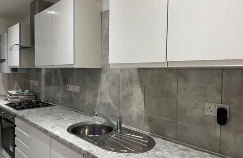 Tottenham House | Lovely 6 bedroom House 2 Minutes From Bruce Grove Within 10 Mins Walk To Tottenham Stadium