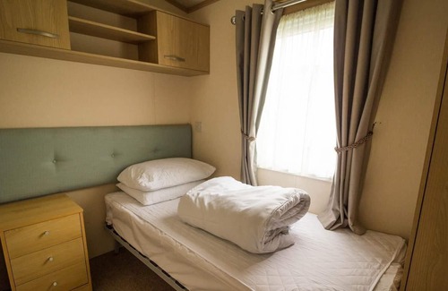 Hunstanton House | Lovely 8 berth caravan at a brilliant holiday park, Manor Park ref 23113K
