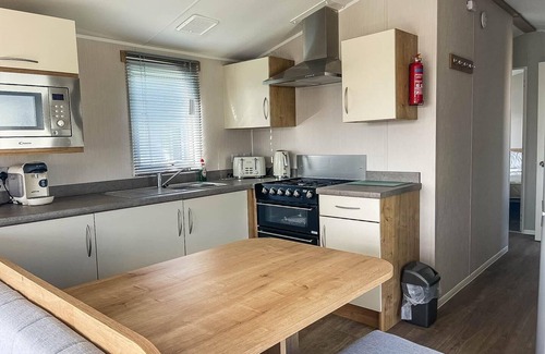 Barmston House | Lovely 8 berth caravan for hire at Barmston Beach Holiday Park ref 62002O