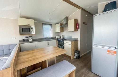 Barmston House | Lovely 8 berth caravan for hire at Barmston Beach Holiday Park ref 62002O