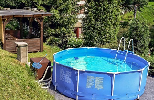 Starkov Villa | Lovely apartment in villa for 4 people with pool, WIFI, TV, patio, pets allowed and parking