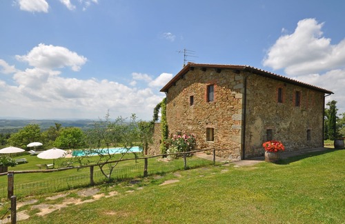 Castelnuovo Berardenga Apartment | Lovely apartment for 2 guests with WIFI, A/C, pool, pets allowed and panoramic view