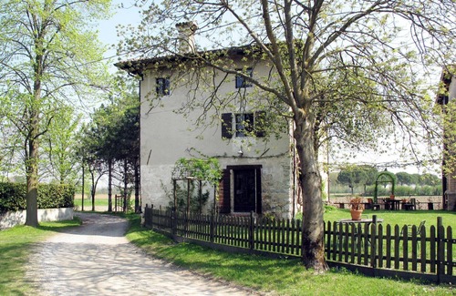 Strassoldo Apartment | Lovely apartment for 2 guests with patio, pets allowed and parking