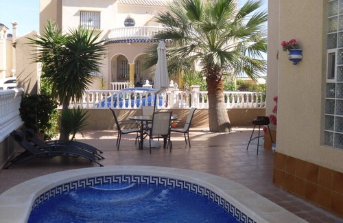 Guardamar del Segura Villa | Lovely air conditioned villa with wi-fi & private pool,close to beach & bars