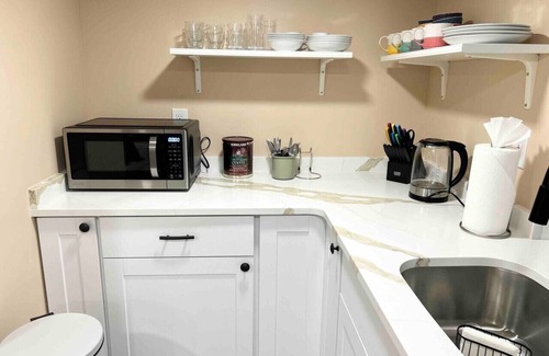 Montclair Apartment | Lovely and newly constructed downtown studio