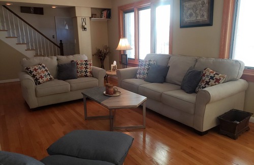 Pueblo House | Lovely and relaxing 2-story in Belmont