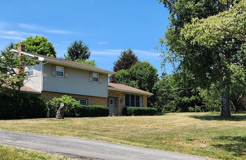 Huntingdon House | Lovely and Relaxing Ridgetop 3-bedroom 2.5 bath house,7 min from Raystown Lake