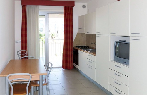 Roseto degli Abruzzi Apartment | Lovely apartment for 5 guests with internet, A/C, pool, TV, terrace, pets allowed and parking