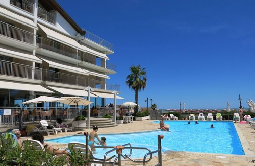 Roseto degli Abruzzi Apartment | Lovely apartment for 5 guests with internet, A/C, pool, TV, terrace, pets allowed and parking