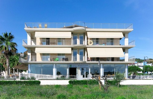 Roseto degli Abruzzi Apartment | Lovely apartment for 5 guests with internet, A/C, pool, TV, terrace, pets allowed and parking