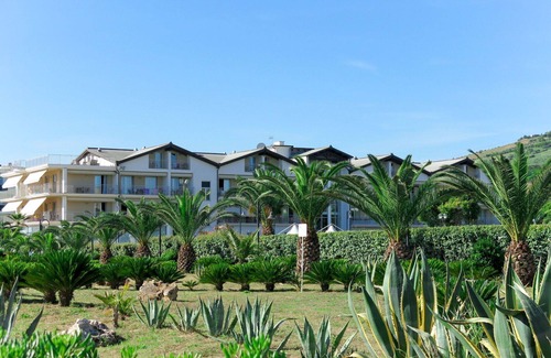 Roseto degli Abruzzi Apartment | Lovely apartment for 5 guests with internet, A/C, pool, TV, terrace, pets allowed and parking