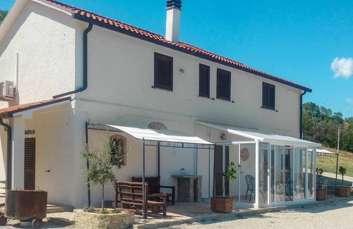 Cologna Spiaggia Villa | Lovely apartment in villa with WIFI, pool, hot tub, A/C, TV, patio, pets allowed and panoramic v.