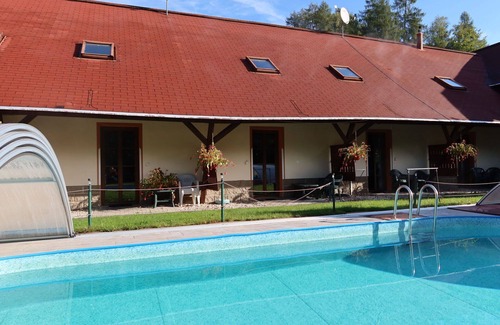 Desna Apartment | Lovely apartment for 4 guests with pool, WIFI, TV and patio