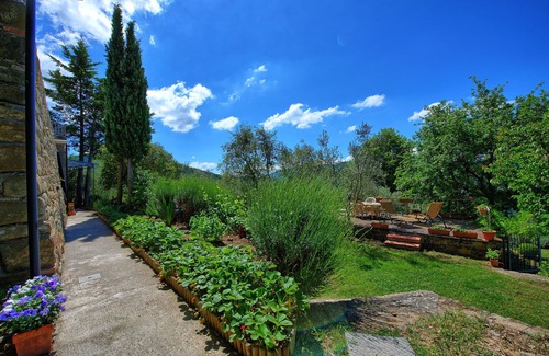 Greve in Chianti Apartment | Lovely apartment with pool, WIFI, TV, pets allowed and parking, close to Greve In Chianti