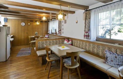 Hart im Zillertal House | Lovely apartment in villa for 15 guests with WIFI, TV, patio and pets allowed
